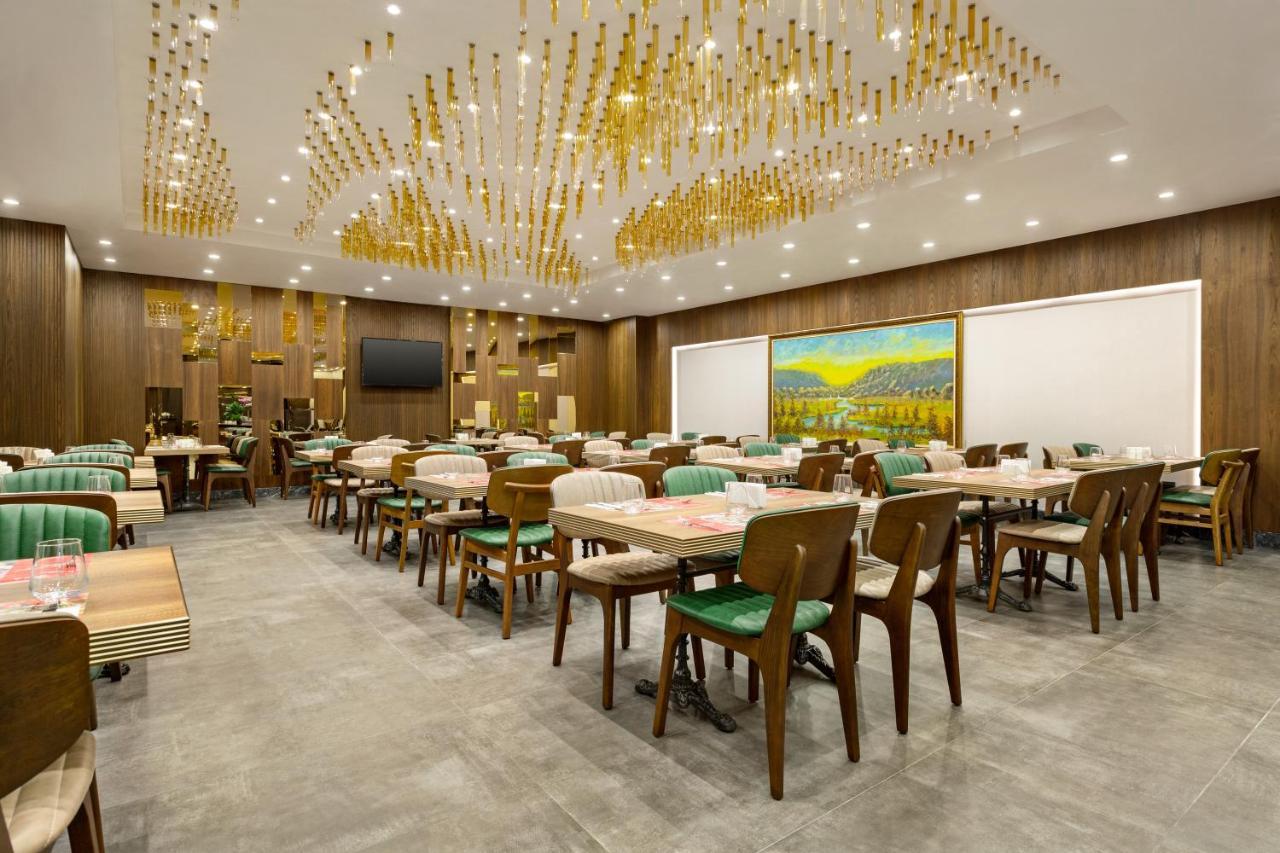 Готель Ramada By Wyndham Istanbul Umraniye Екстер'єр фото