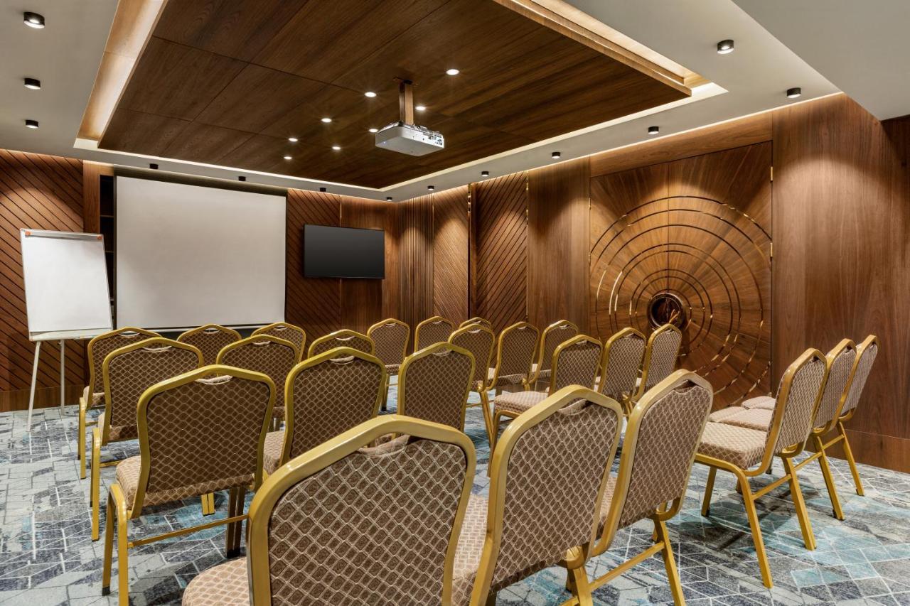 Готель Ramada By Wyndham Istanbul Umraniye Екстер'єр фото