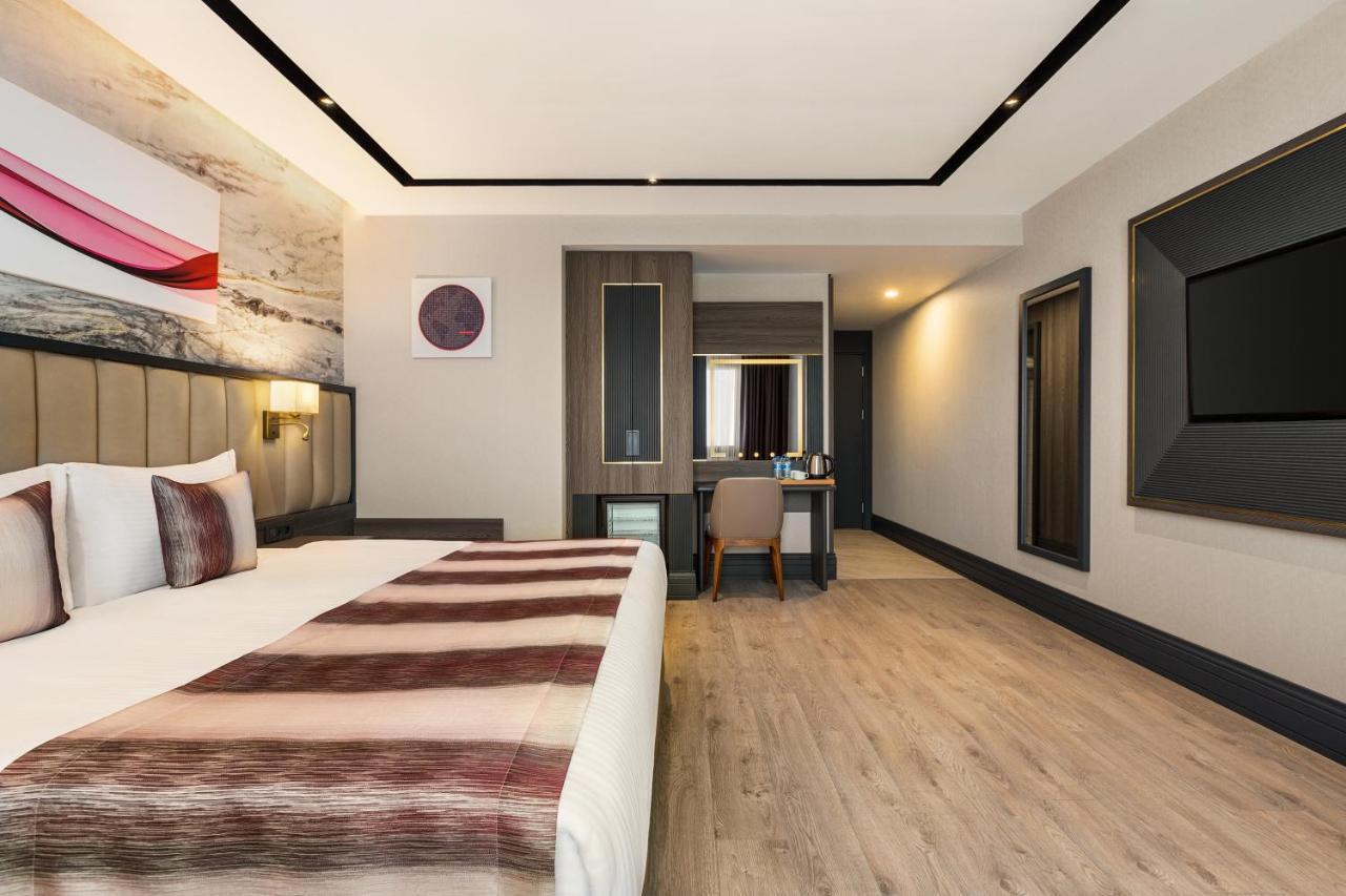 Готель Ramada By Wyndham Istanbul Umraniye Екстер'єр фото