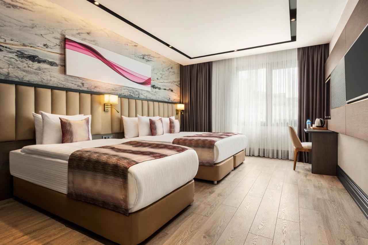 Готель Ramada By Wyndham Istanbul Umraniye Екстер'єр фото