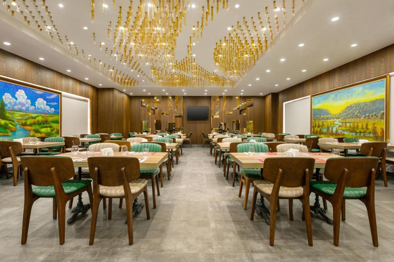 Готель Ramada By Wyndham Istanbul Umraniye Екстер'єр фото