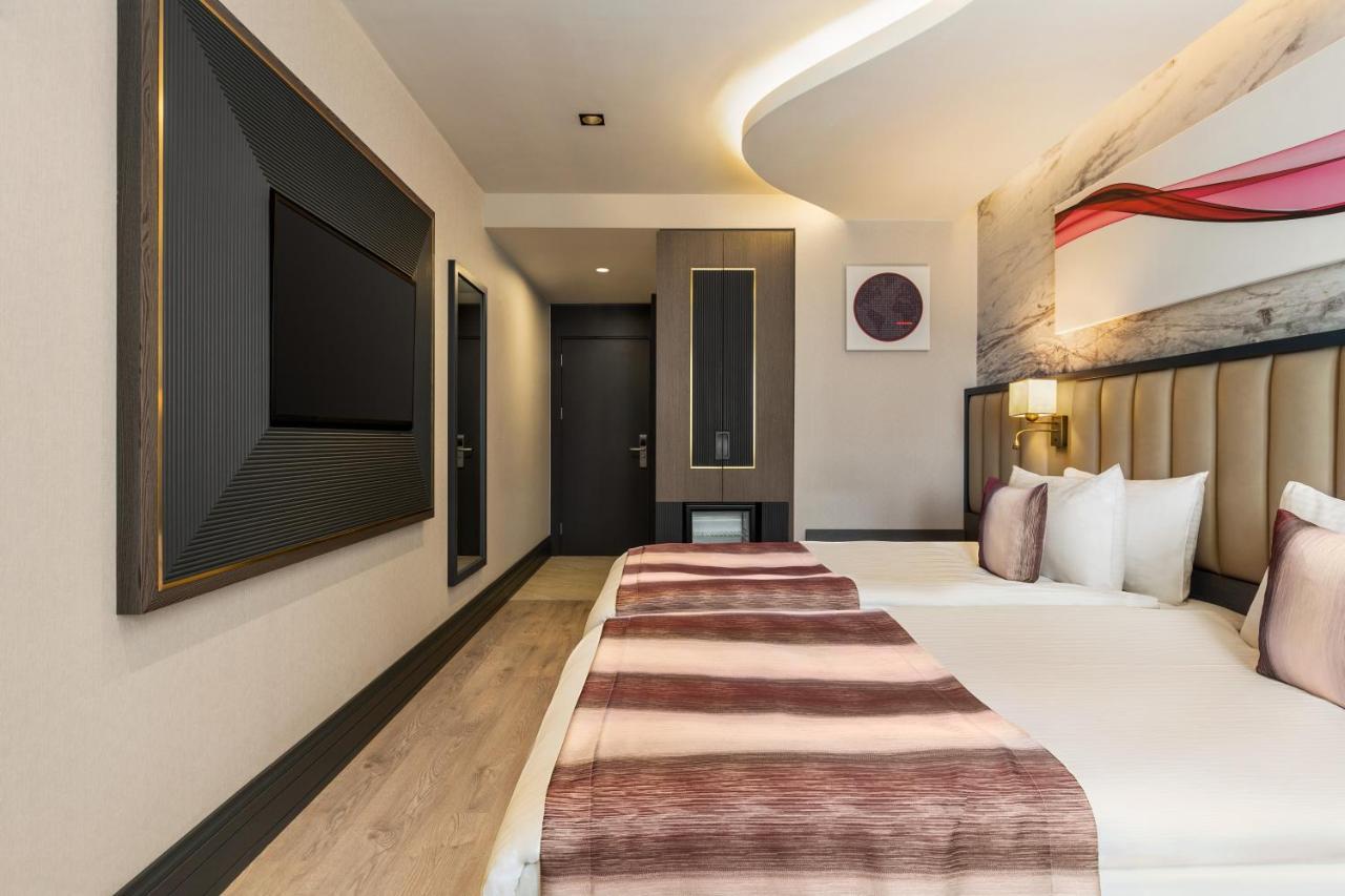 Готель Ramada By Wyndham Istanbul Umraniye Екстер'єр фото