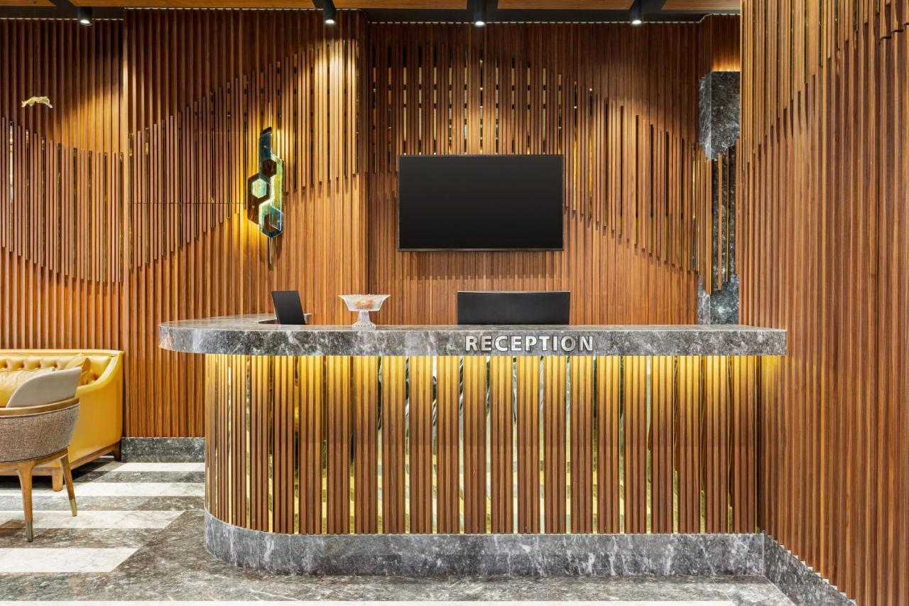 Готель Ramada By Wyndham Istanbul Umraniye Екстер'єр фото