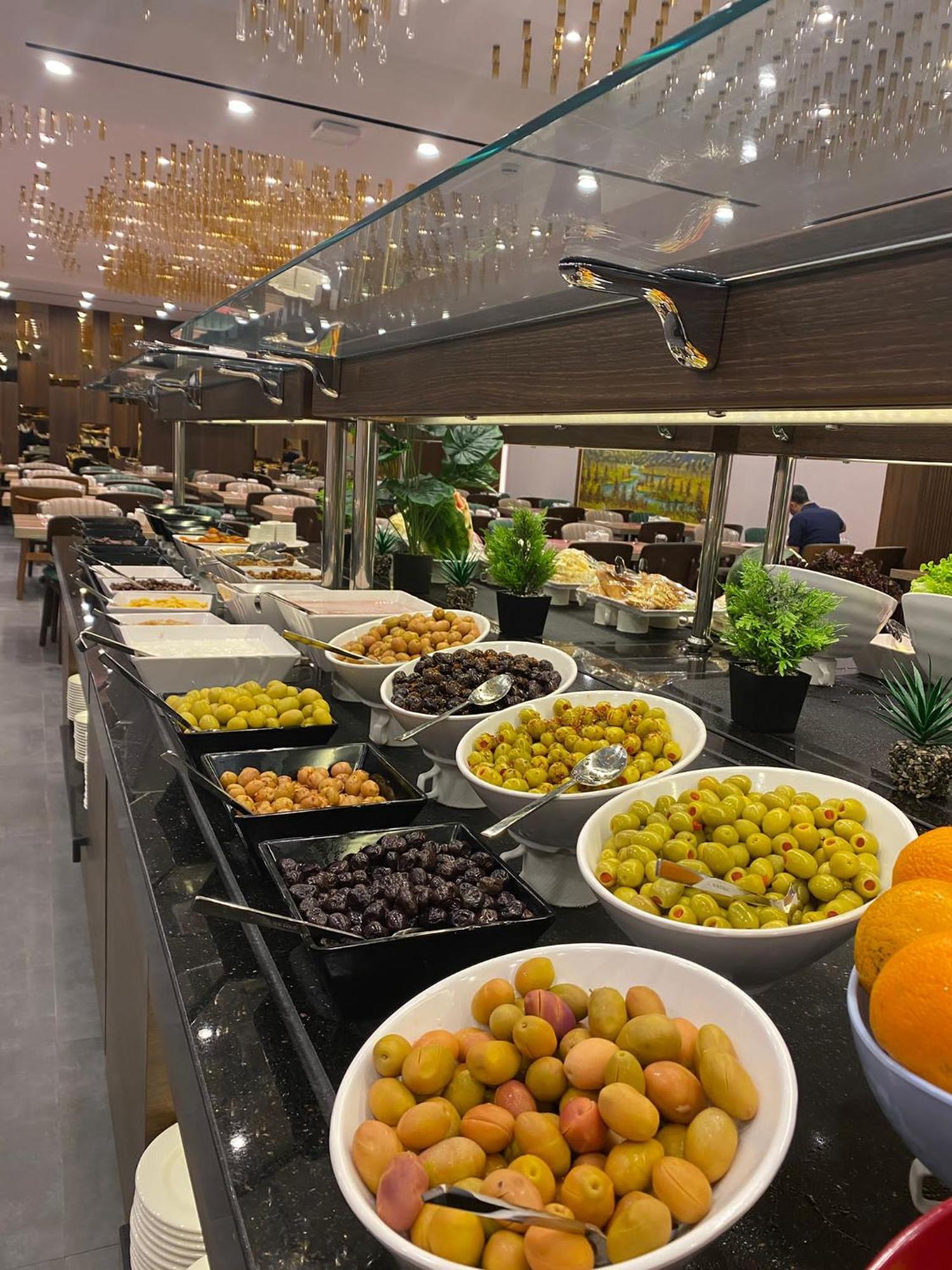 Готель Ramada By Wyndham Istanbul Umraniye Екстер'єр фото