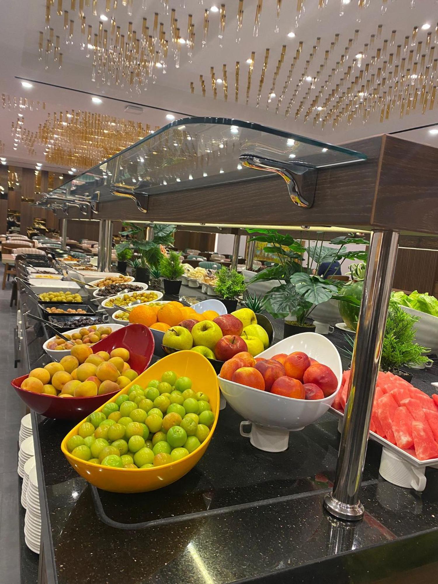 Готель Ramada By Wyndham Istanbul Umraniye Екстер'єр фото